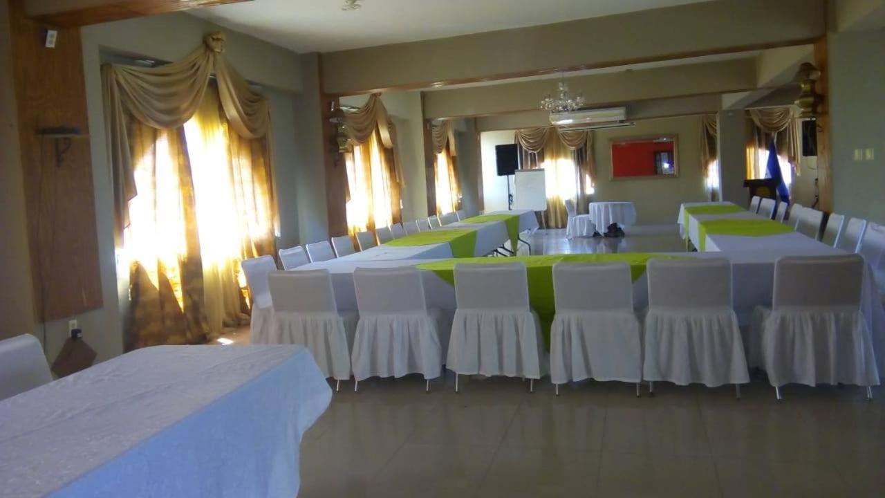 Hotel Art Deco Beach La Ceiba Bagian luar foto