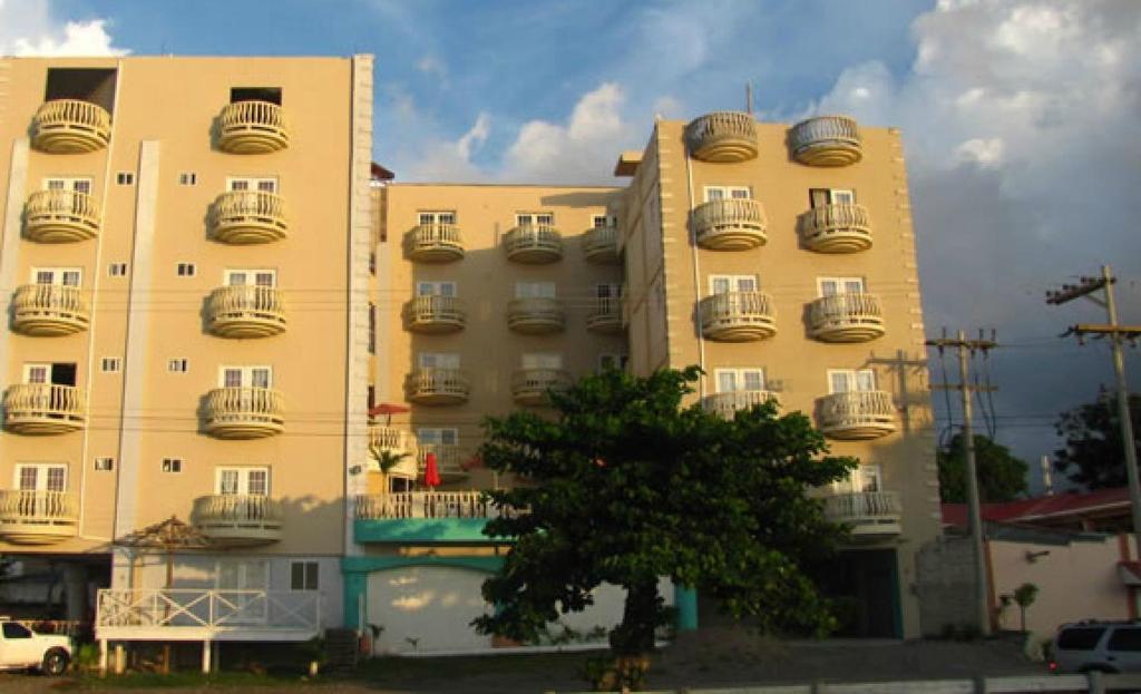 Hotel Art Deco Beach La Ceiba Bagian luar foto