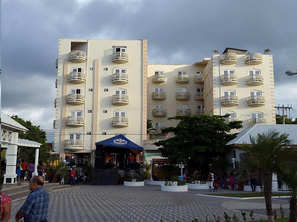 Hotel Art Deco Beach La Ceiba Bagian luar foto