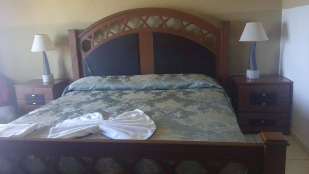 Hotel Art Deco Beach La Ceiba Bagian luar foto
